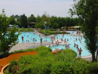 Freibad von Rutsche aus