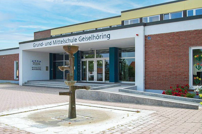 Grund- und Mittelschule Eingang